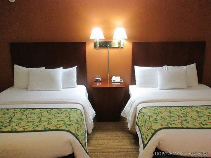 Red Carpet Inn And Suites Plymouth Εξωτερικό φωτογραφία