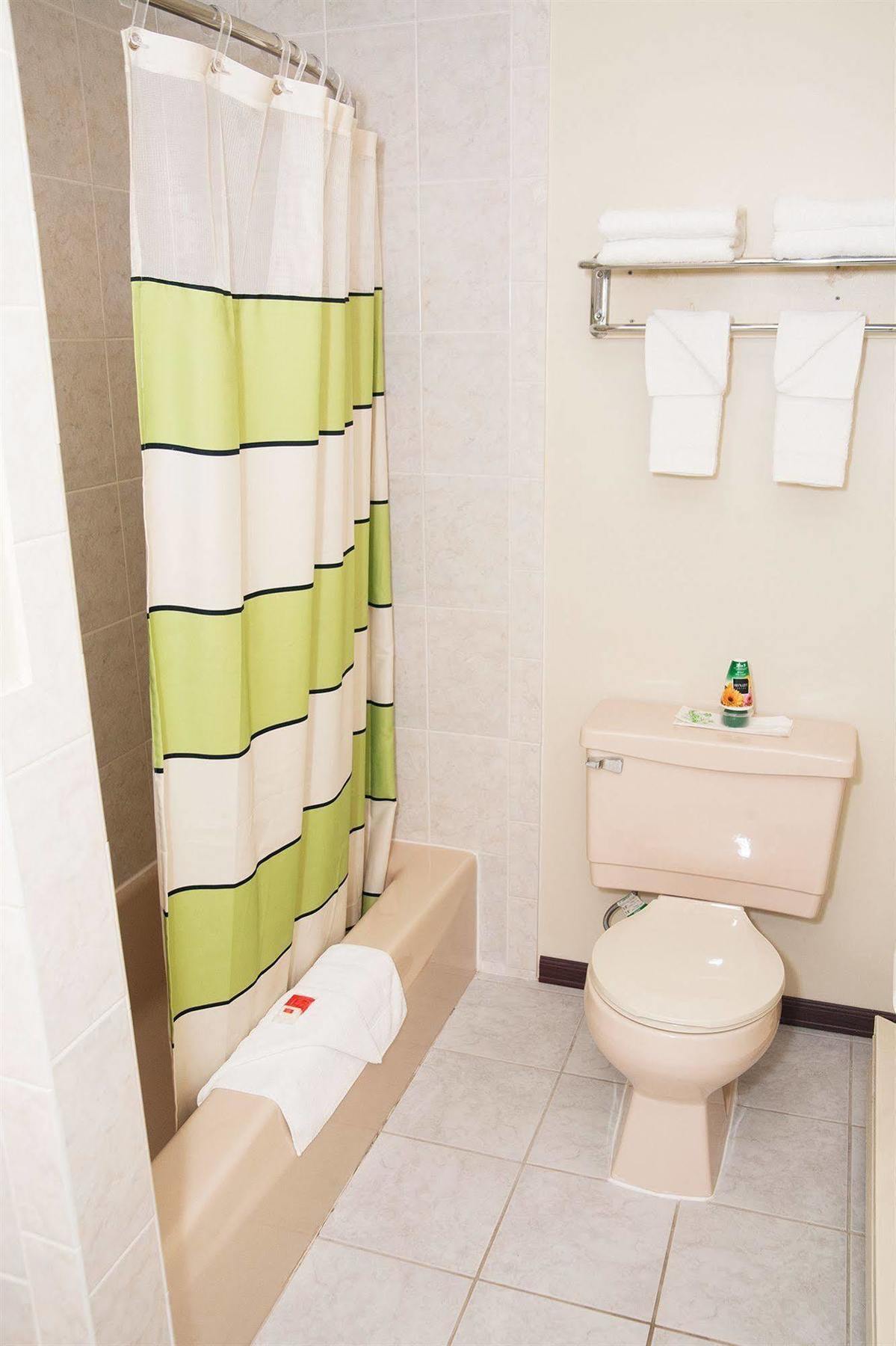 Red Carpet Inn And Suites Plymouth Εξωτερικό φωτογραφία