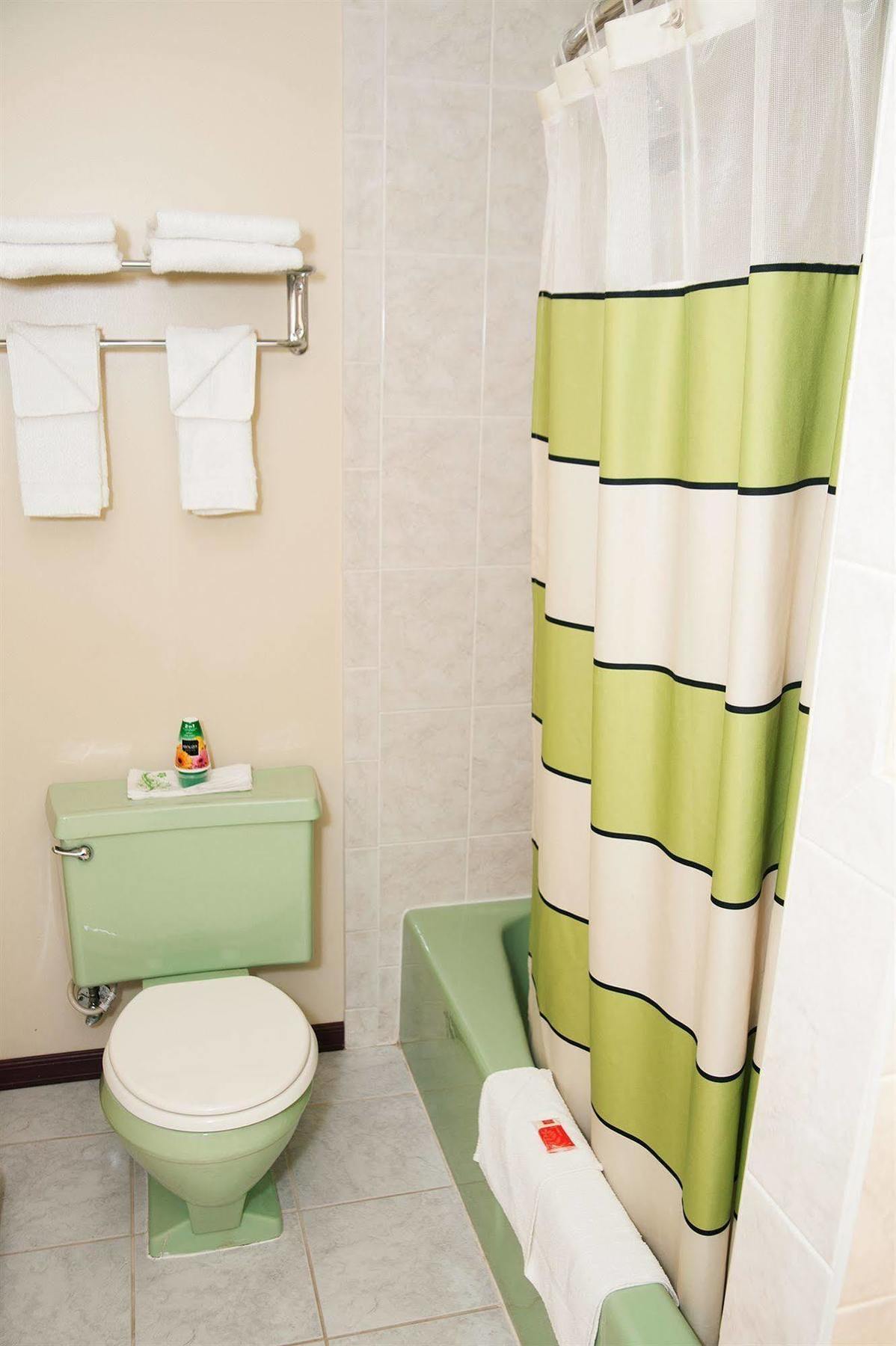 Red Carpet Inn And Suites Plymouth Εξωτερικό φωτογραφία