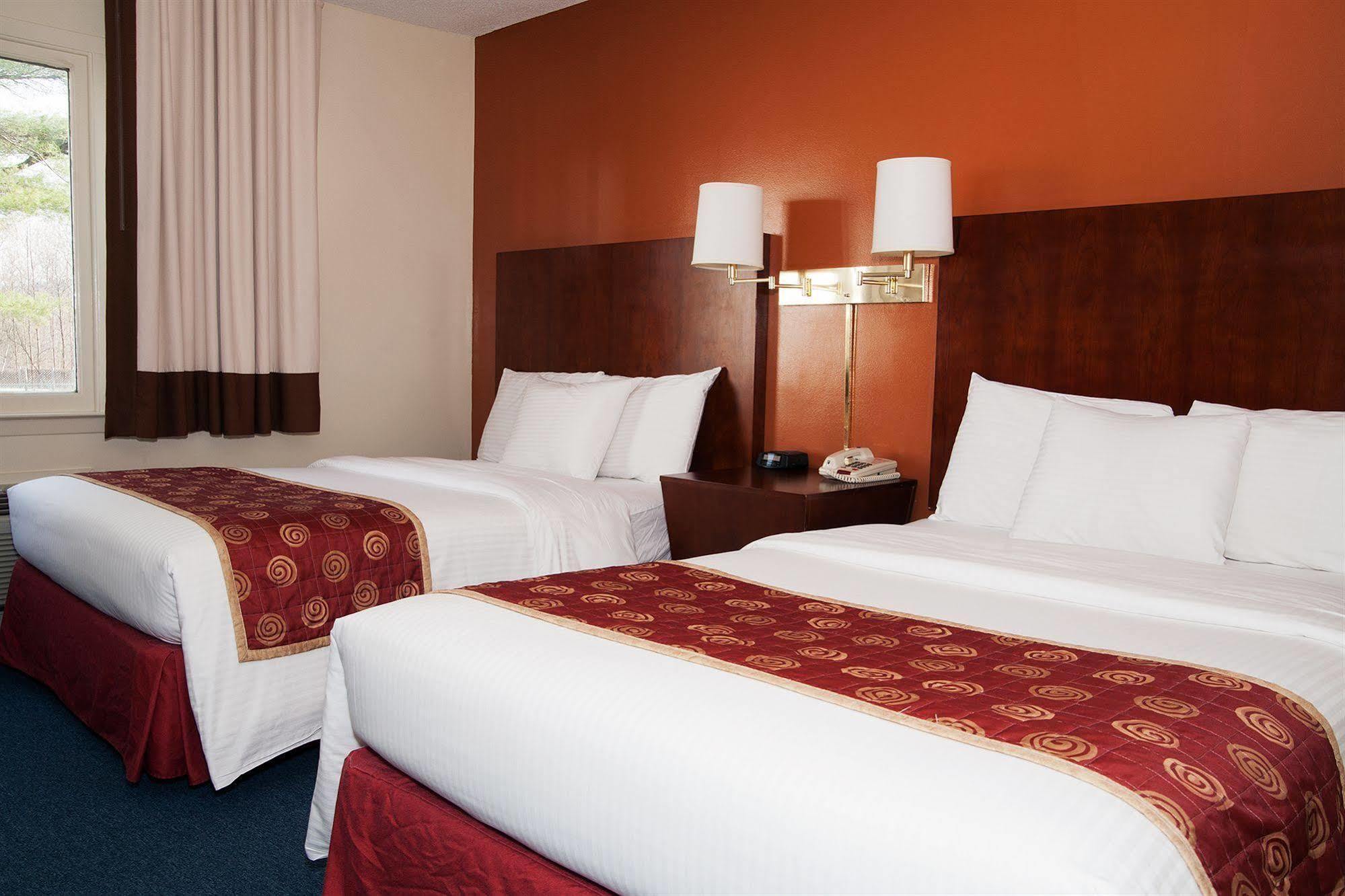 Red Carpet Inn And Suites Plymouth Εξωτερικό φωτογραφία