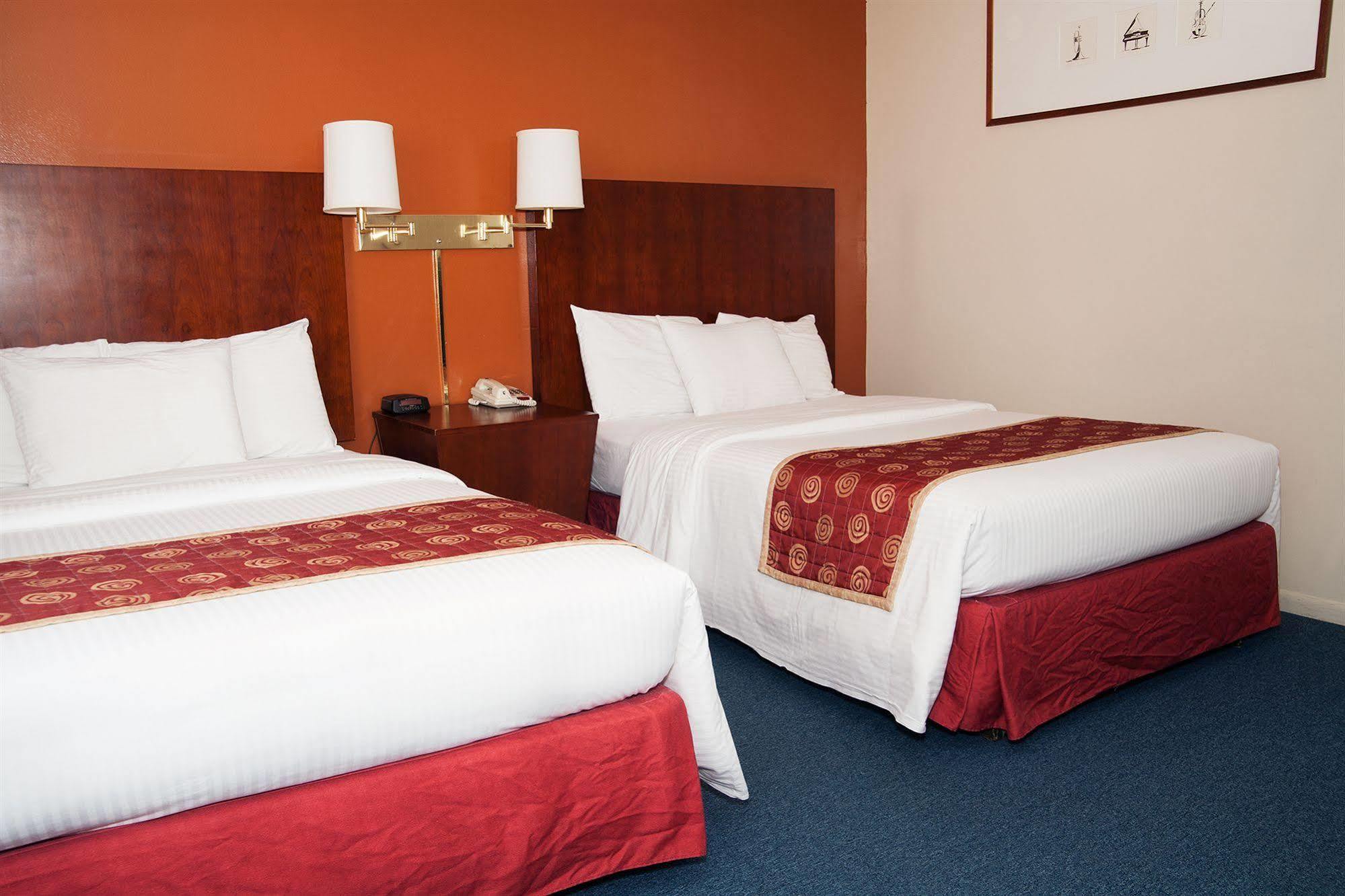 Red Carpet Inn And Suites Plymouth Εξωτερικό φωτογραφία