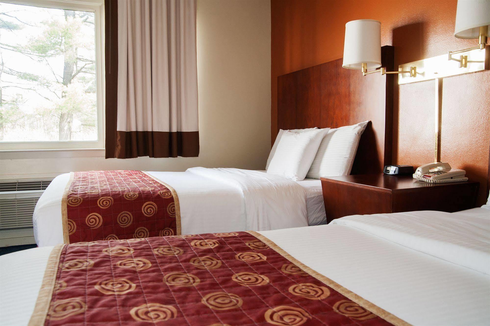 Red Carpet Inn And Suites Plymouth Εξωτερικό φωτογραφία