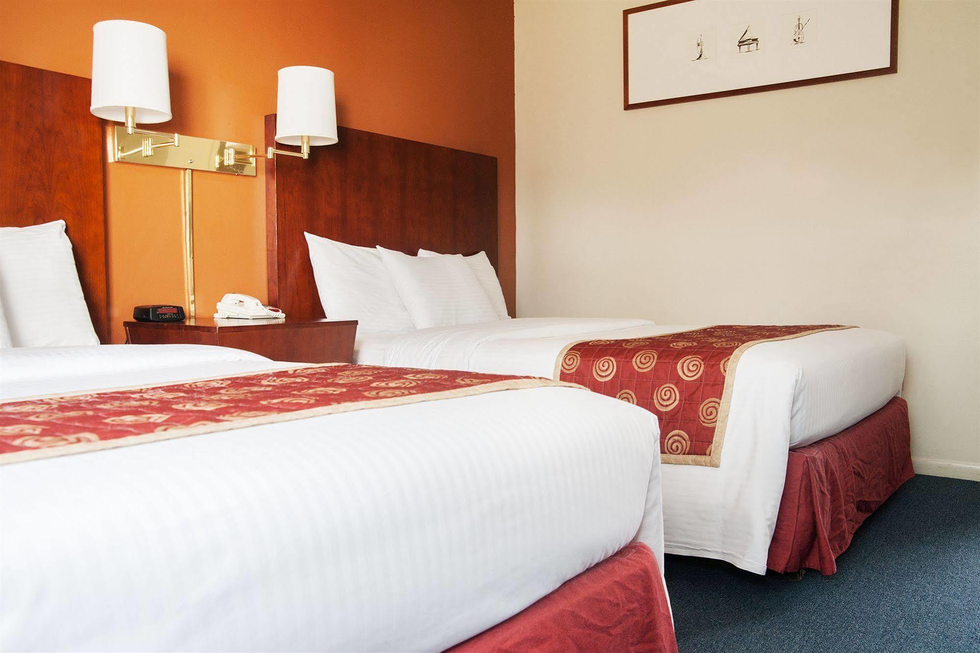 Red Carpet Inn And Suites Plymouth Εξωτερικό φωτογραφία
