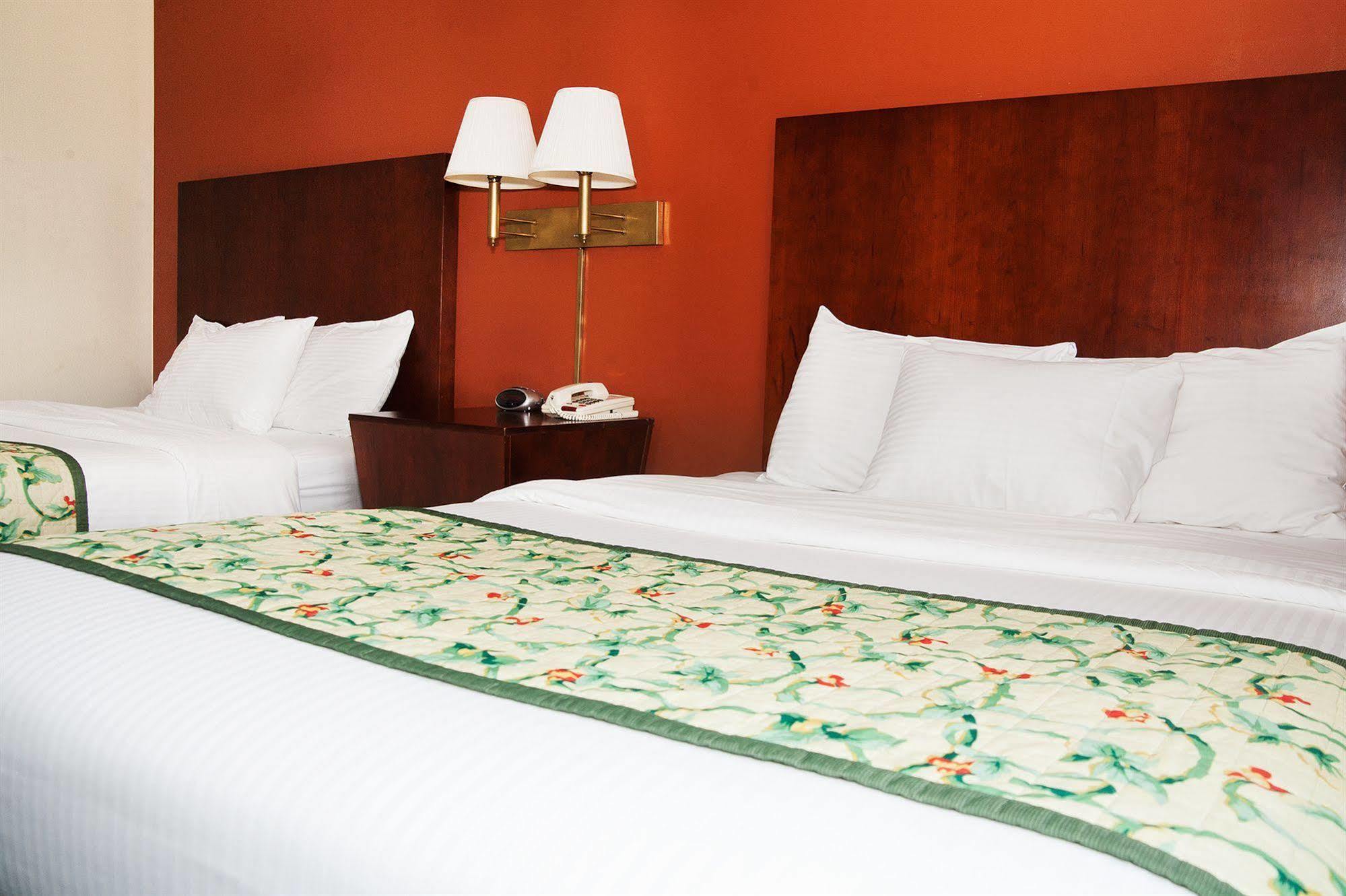 Red Carpet Inn And Suites Plymouth Εξωτερικό φωτογραφία